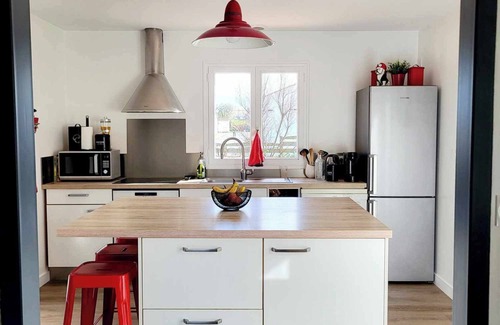 La Barre-de-Monts House | House between forest and sea
