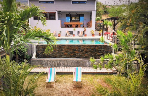 Le Portail House | House + bungalow facing the ocean, idyllic setting.