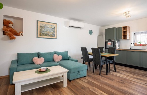 Groznjan Ski Chalet | House Casa Piccola Leona with pool in Istria