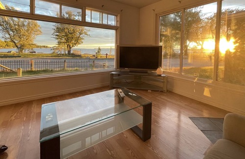 Venise-en-Quebec House | House/Chalet facing the Beach