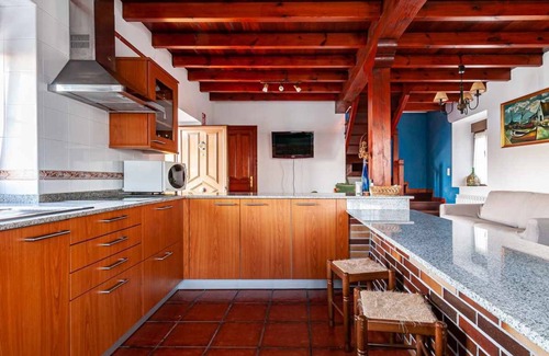 Luces Apartment | House facing the sea, for 6 people, garden, barbecue perfect for families