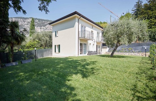 Corno Apartment | HOUSE FIRST FLOOR LAKE VIEW