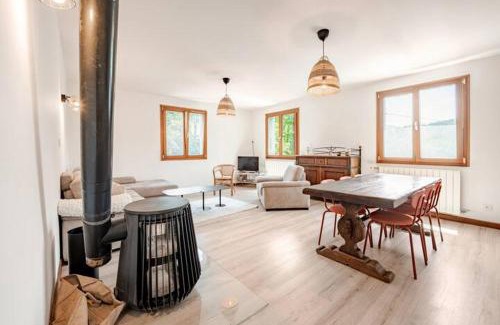 La Celle-sous-Gouzon House | House for 11 people, 2 intimate and friendly apartments