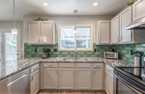 Boise House | House for 15 with Firepit near The Village (Shops)