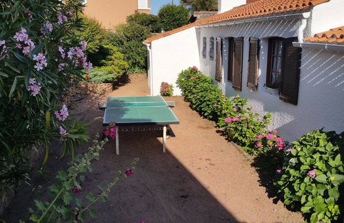 La Chaume House | House for 6 people, verdant scenery, 200 m from the sea. Garden. Very quiet.