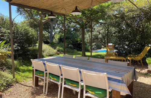 La Londe-les-Maures Villa | House for 7 with swimming pool in a green setting. Golf course 5 minutes away, beaches 15 minutes.