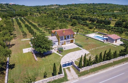 Benkovac House | House Glory (96101-K1) - Buković
