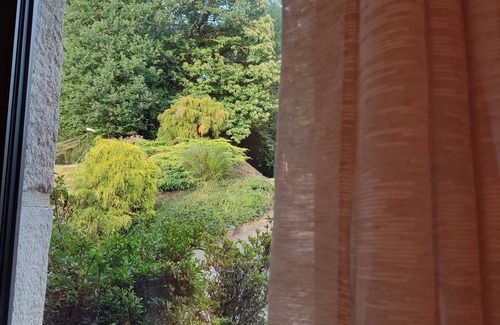 Guern House | House in a haven of greenery, 3 bedrooms, 3 bathrooms, heated indoor pool