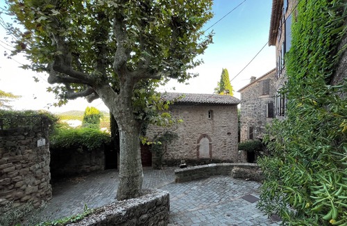 Les Arcs-sur-Argens House | House in a medieval village.