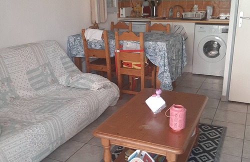 Colombiers House | House in a secure residence with swimming pools