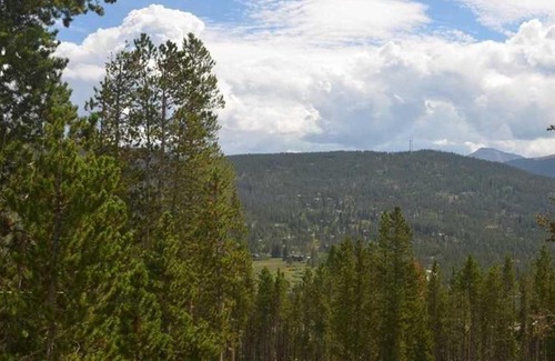 Breckenridge House | House in Breck! Private Hot Tub! Amazing Views! Fireplace! Large Deck!