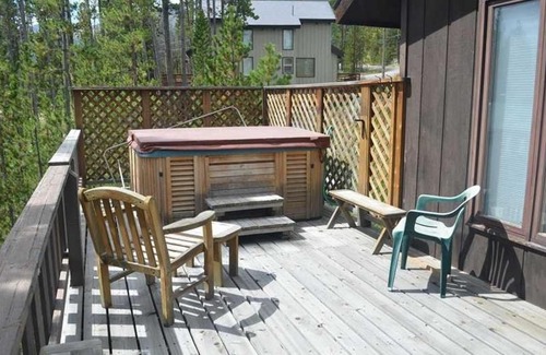 Breckenridge House | House in Breck! Private Hot Tub! Amazing Views! Fireplace! Large Deck!