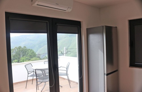Carvalheira Cottage | House in Gerês for 2 people with fireplace