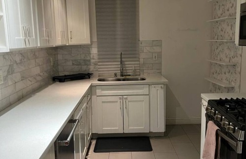Melrose House | House in heart of Hollywood,walking distance to everything fun!
