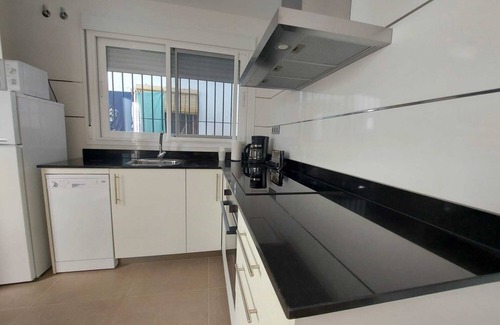 El Palo Apartment | House in Paseo Marítimo El Palo. Large and sunny terrace. Pets are welcome.