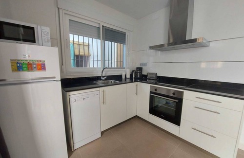 El Palo Apartment | House in Paseo Marítimo El Palo. Large and sunny terrace. Pets are welcome.