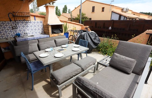 Saint-Cyprien Plage Ski Chalet | House in residence with swimming pool 3 bedrooms in St Cyprien