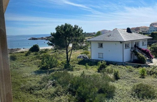 Carnota Ski Chalet | House in the middle of Carnota Beach, considered one of the best in Europe.
