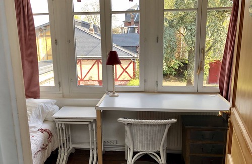 Gare-Jouvenet Cottage | House like a cottage (Gîte 4 people) with terrace in a garden close downtown