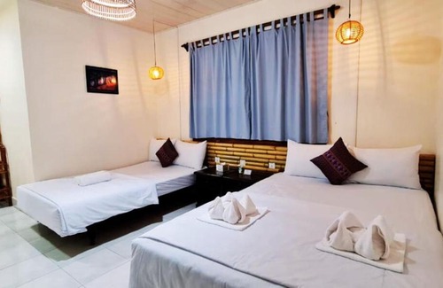 Kampot Hotel | House of Guest - Kampot - Ecran Noddles - Main Beach - River side - Rainbow Bridge