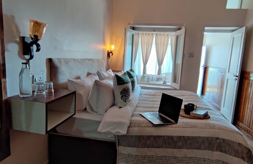 Kaul Resort | House of Hive with Himalaya View 5BR by Homeyhuts