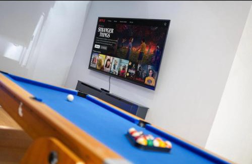 Dewsbury House | House of Kaima - 6 bed detached