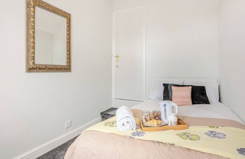 Lowestoft Cottage | House of Light is a clean, bright and spacious accommodation set in the beautiful town Harwich.
