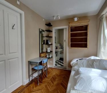 Amsterdam East Bed & Breakfast | House of Straw Amsterdam