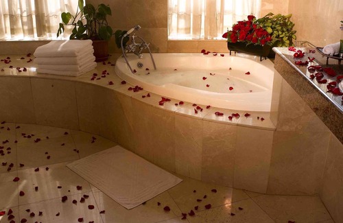 Langata Hotel | House of Waine