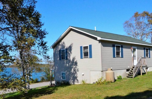 Eastport House | House On Half Moon Cove Rossport by the Sea