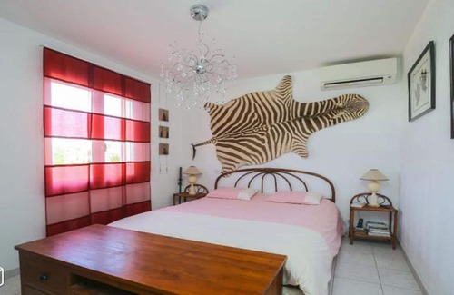 Orx House | HOUSE ON ONE LEVEL HEATED POOL, QUIET AND NEAR BEACHES