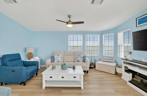 Nettles Island House | House on Seawall in Jensen Beach