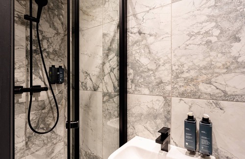 Warwick Hotel | House On Warwick