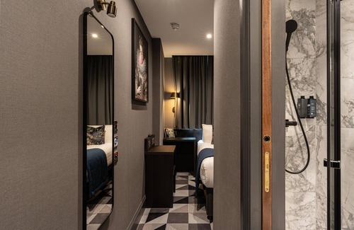 Warwick Hotel | House On Warwick