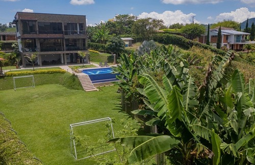 Pereira Villa | House or villa in Pereira near the airport for up to 20 people 5 bedrooms