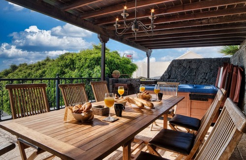 Tias Ski Chalet | House Paradise View - Private Pool, Jacuzzi, Air-con and BBQ By Lanzarote Vacation Homes