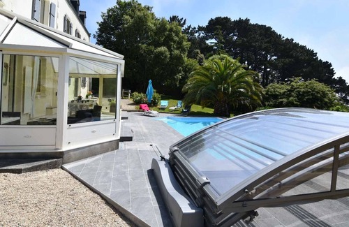 Saint-Pol-de-Leon House | House, pool, sleeps 9, beach on foot