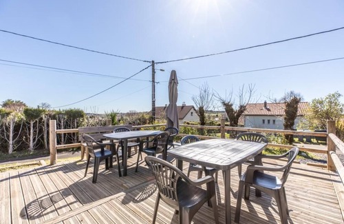 Laschamps Apartment | House sleeps 12 with all comforts