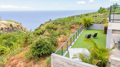 Estreito da Calheta House | House - sleeps 3 free parking garden & jacuzzi