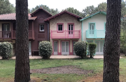 Lacanau-Ocean House | House sleeps 4/5 with large heated summer pool in private grounds.