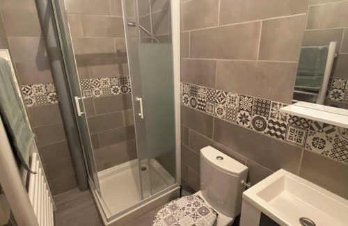 Genouillac House | House sleeps 8/10 with enclosed grounds. Pets welcome!