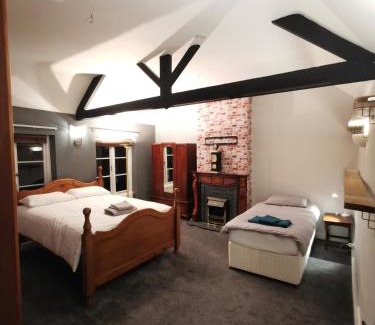 Darlington Apartment | House - Sleeps up to 14 & Parking Available