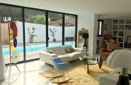 Anglet House | House the Horsemen