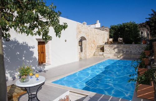 Atsipópoulon House | House Three Bedrooms with Pool
