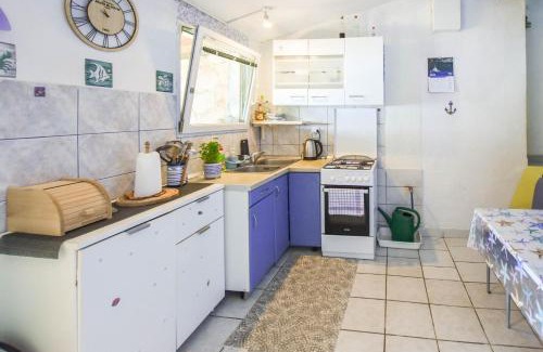 Tkon House | House Vagabond