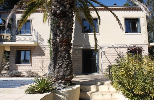 Bouc-Bel-Air House | House/Villa - Bouc bel air, 5 bedrooms, 2000 sq meters garden with a swiming pool and a very nice view on montain.