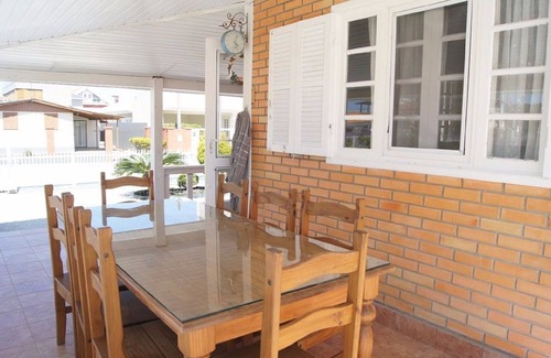 Ponta do Papagaio House | House with 4 bedrooms only 200 meters from the beach with barbecue