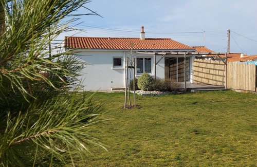 Brem Sur Mer House | House with enclosed garden, on the sea side