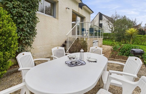 La Foret-Fouesnant Ski Chalet | House with garden for 8 adults & 2 kids