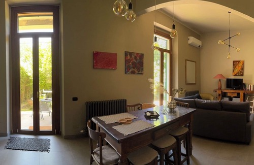 Malnate House | House with garden, in 18th century courtyard